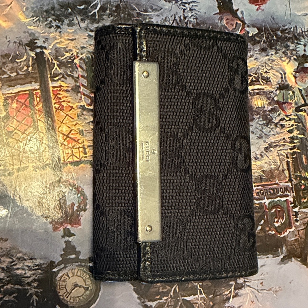 Gucci Black Key Holder with Silver Detail